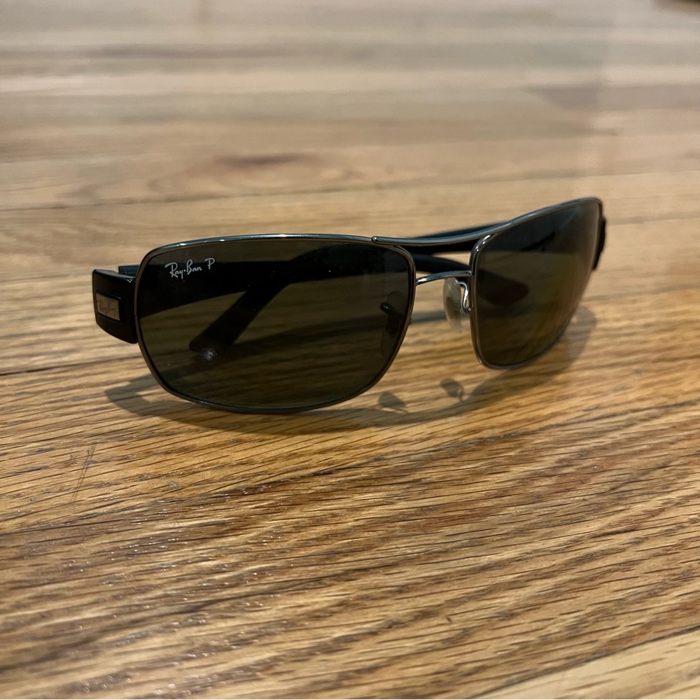 Black Ray-Ban Sunglasses